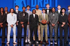 290万美刀！雄鹿续约扬尼斯哥哥，勇士追逐巨星计划或搁浅