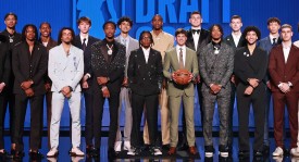 290万美刀！雄鹿续约扬尼斯哥哥，勇士追逐巨星计划或搁浅