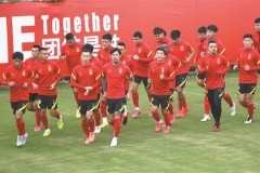 世预赛赫伊森关键扑救助国足，展现团队精神再创辉煌