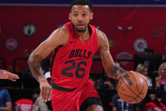 NBA快船队工资帽违规事件：联盟调查与纪律处分揭秘